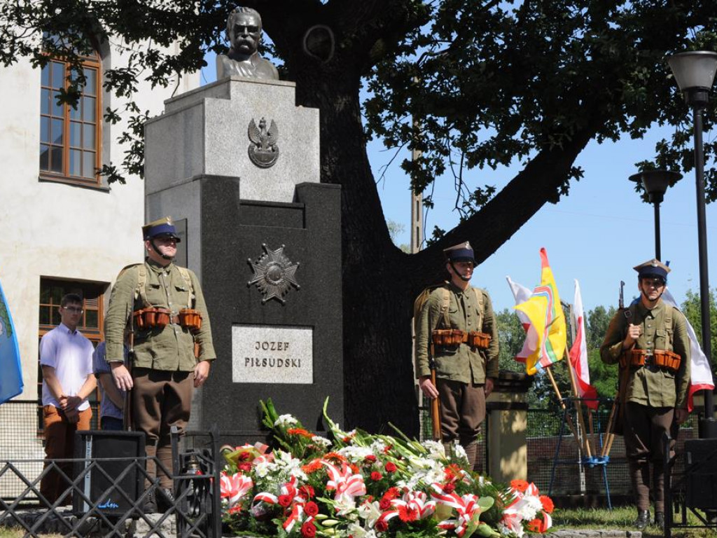 Uroczystości pod pomnikiem Marszałka Józefa Piłsudskiego