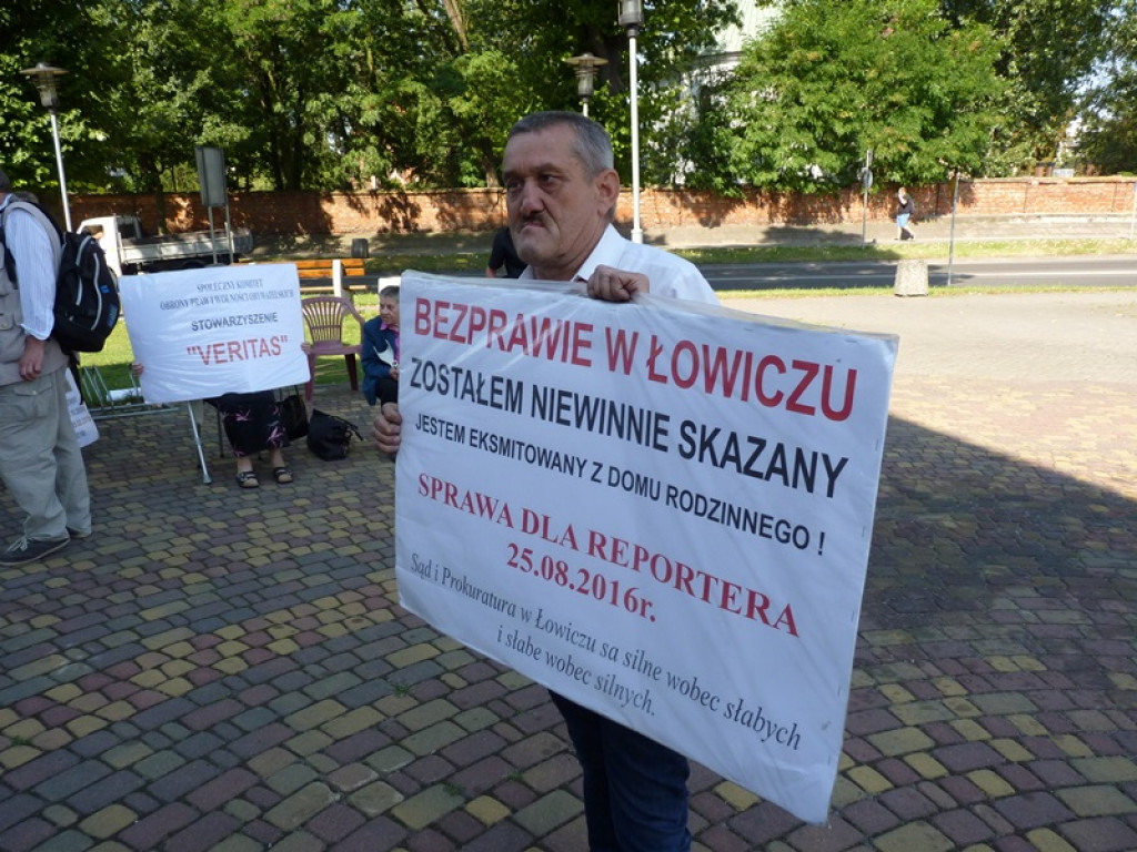 Pikieta przed Sądem Rejonowym w Łowiczu