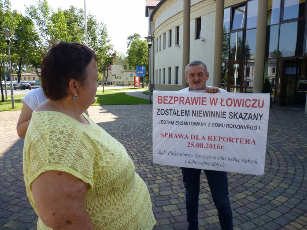 Pikieta przed Sądem Rejonowym w Łowiczu
