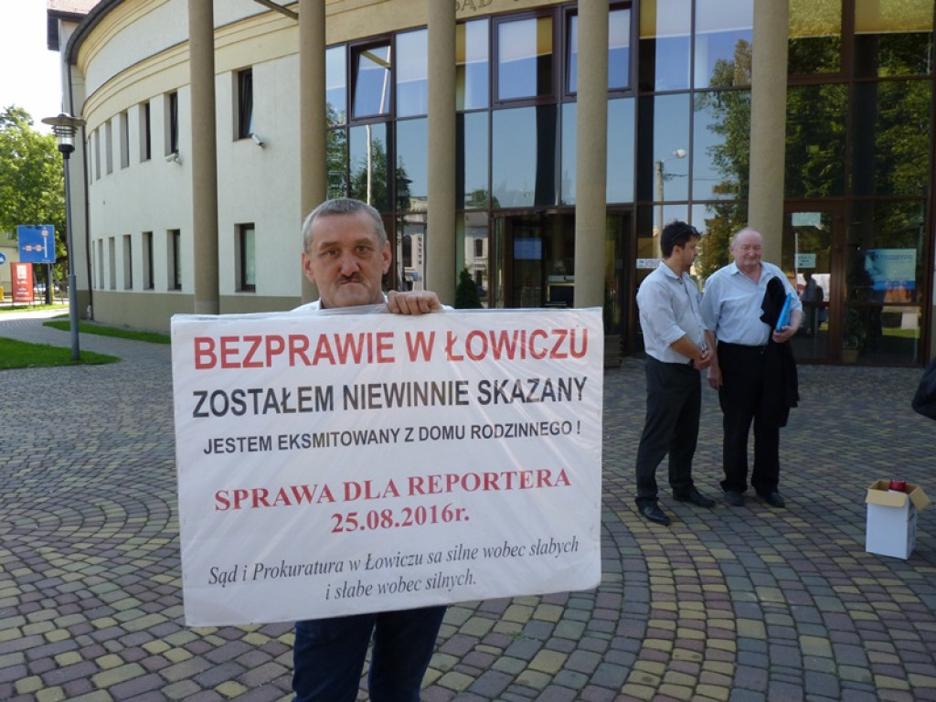 Pikieta przed Sądem Rejonowym w Łowiczu