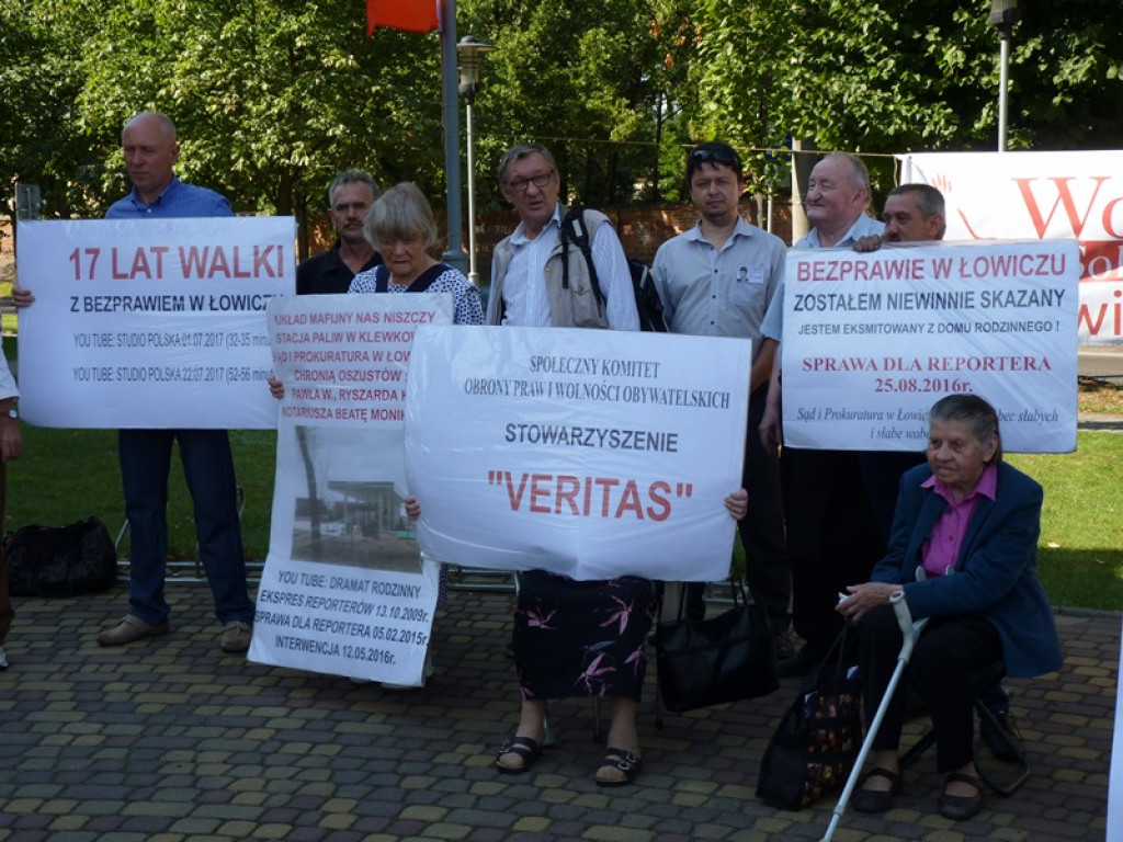 Pikieta przed Sądem Rejonowym w Łowiczu