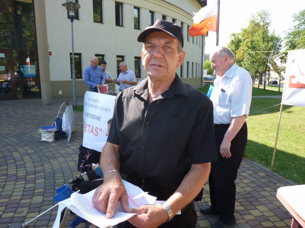 Pikieta przed Sądem Rejonowym w Łowiczu