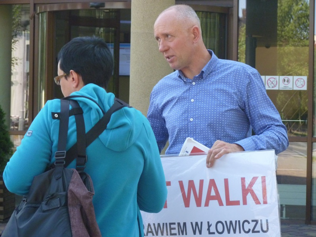 Pikieta przed Sądem Rejonowym w Łowiczu