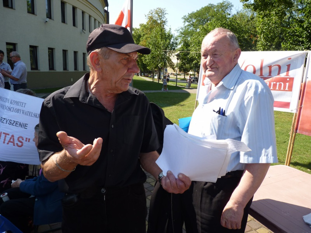 Pikieta przed Sądem Rejonowym w Łowiczu