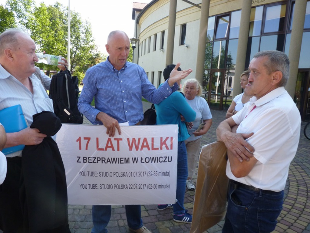 Pikieta przed Sądem Rejonowym w Łowiczu