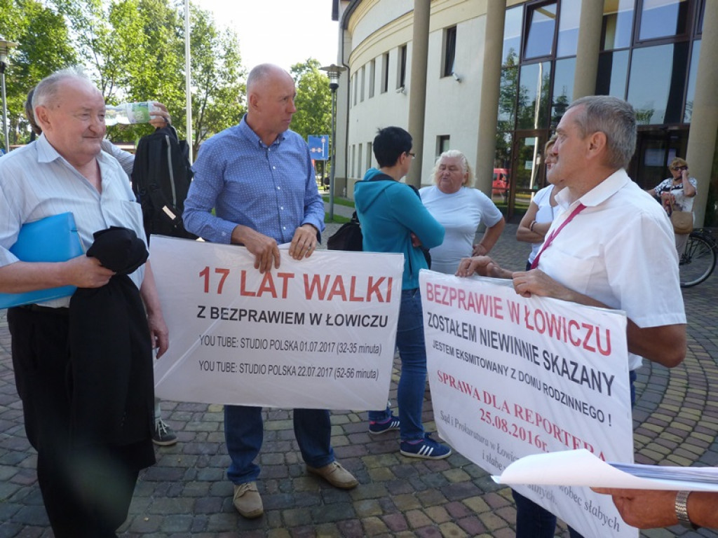 Pikieta przed Sądem Rejonowym w Łowiczu