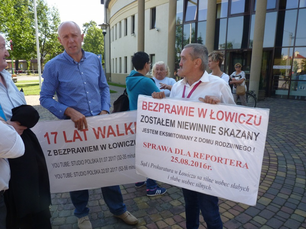 Pikieta przed Sądem Rejonowym w Łowiczu