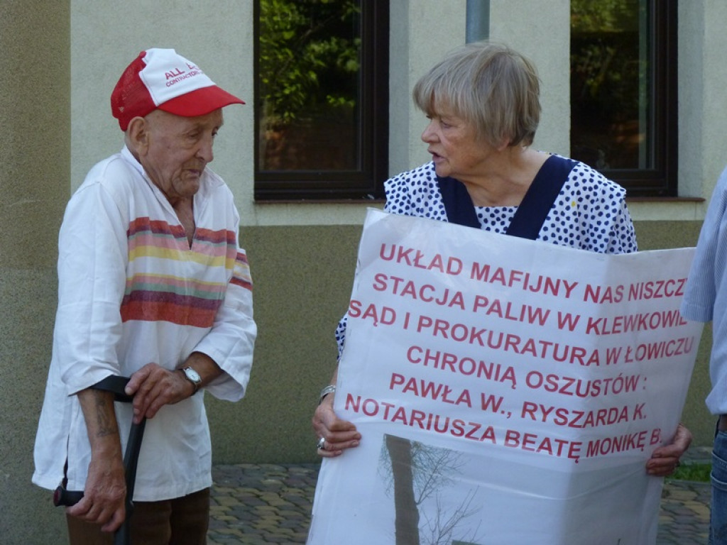 Pikieta przed Sądem Rejonowym w Łowiczu