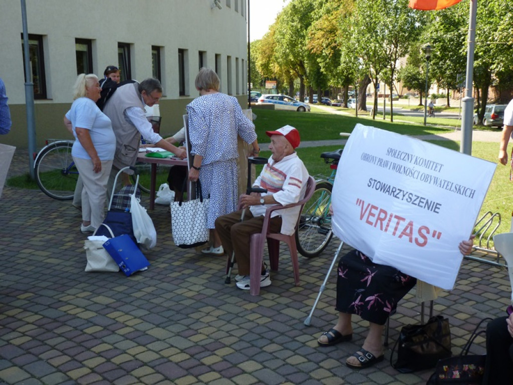 Pikieta przed Sądem Rejonowym w Łowiczu