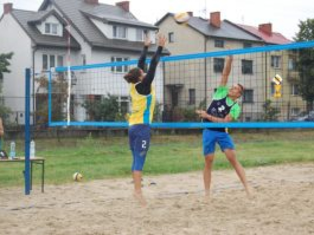 Deszcz nie odstraszył amatorów piłki siatkowej