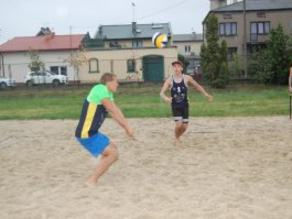 Deszcz nie odstraszył amatorów piłki siatkowej