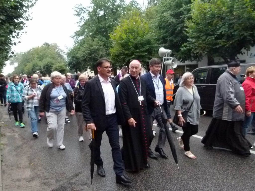 Pielgrzymi z Głowna już na szlaku