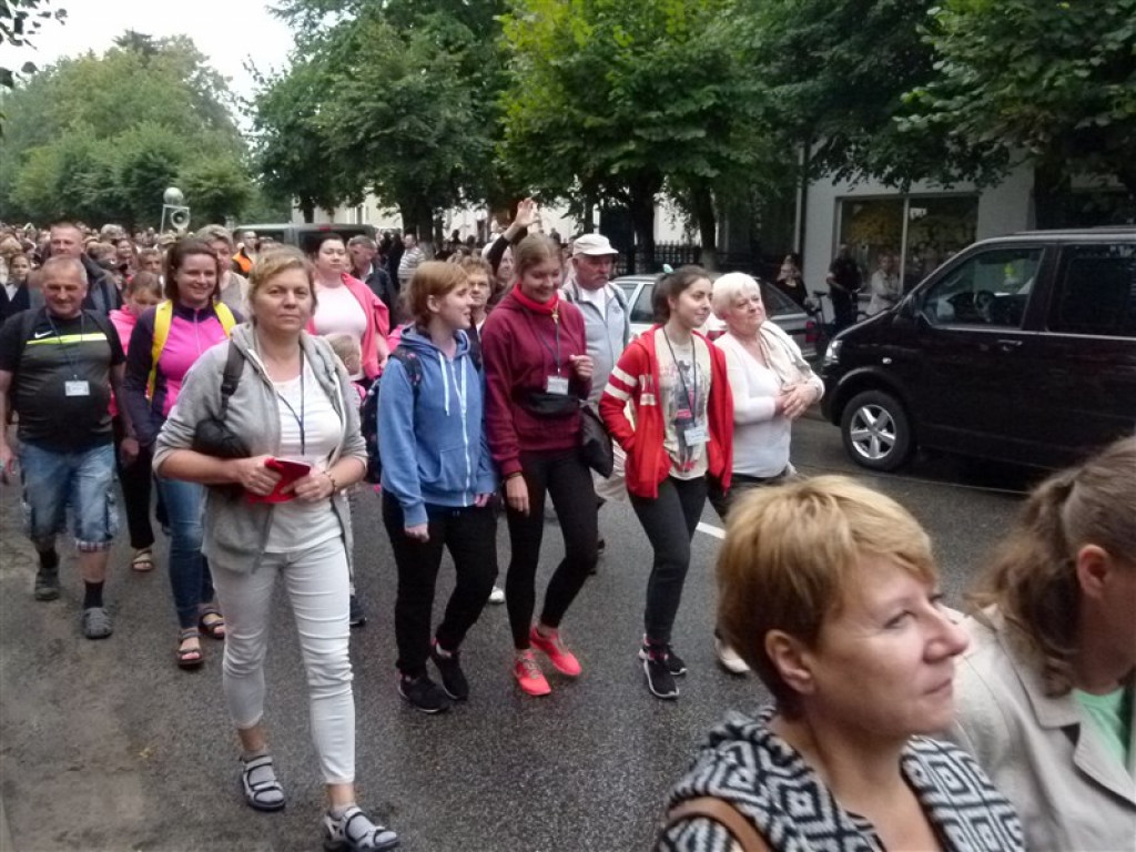 Pielgrzymi z Głowna już na szlaku