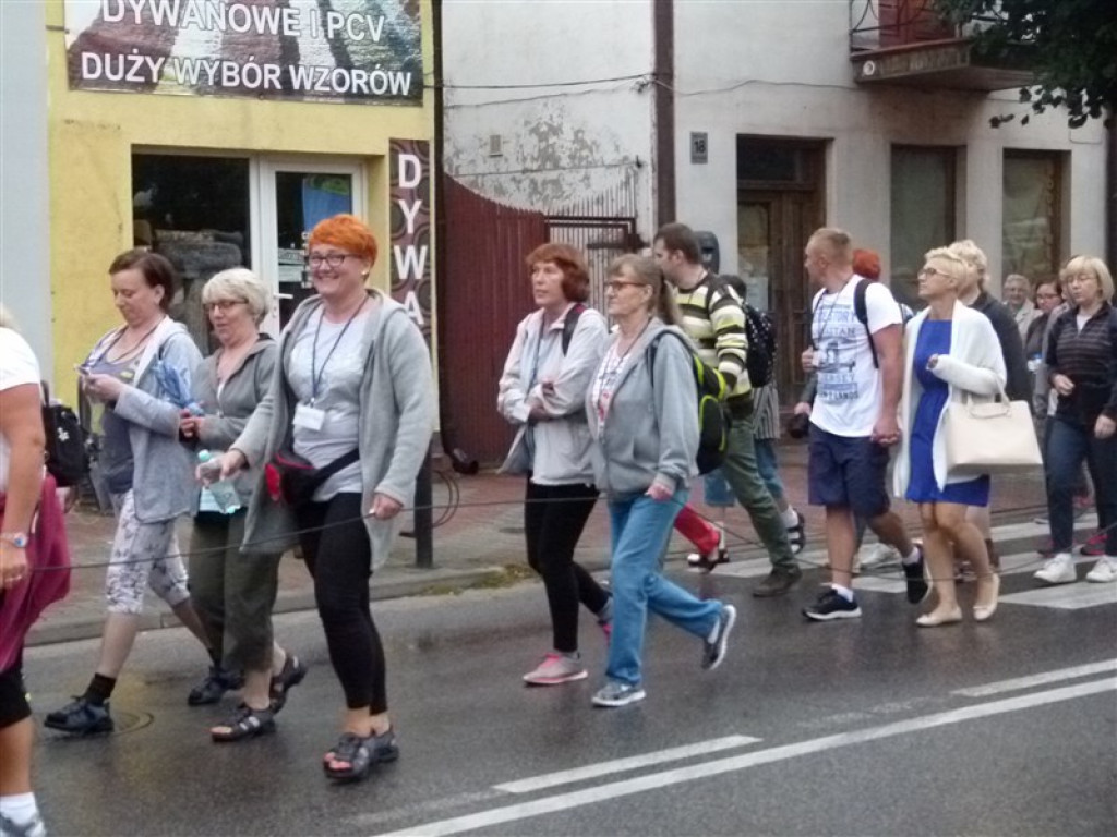 Pielgrzymi z Głowna już na szlaku