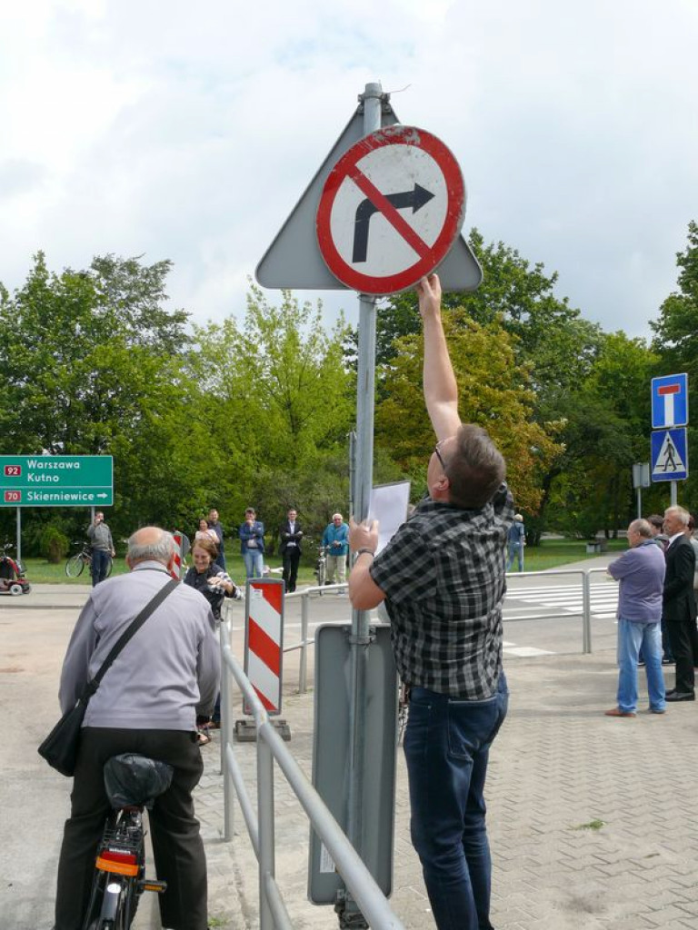 Ulica Dworcowa i parking przy dworcu otwarte