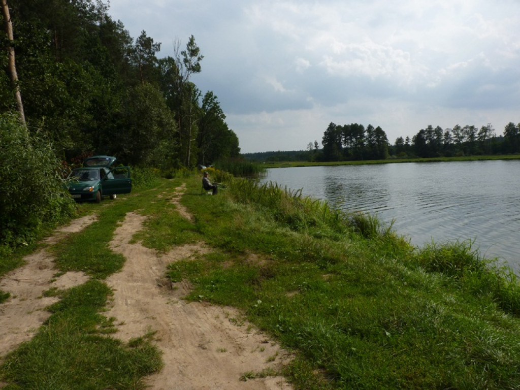 Szlaban na drodze prowadzącej nad zalew w Ziemiarach