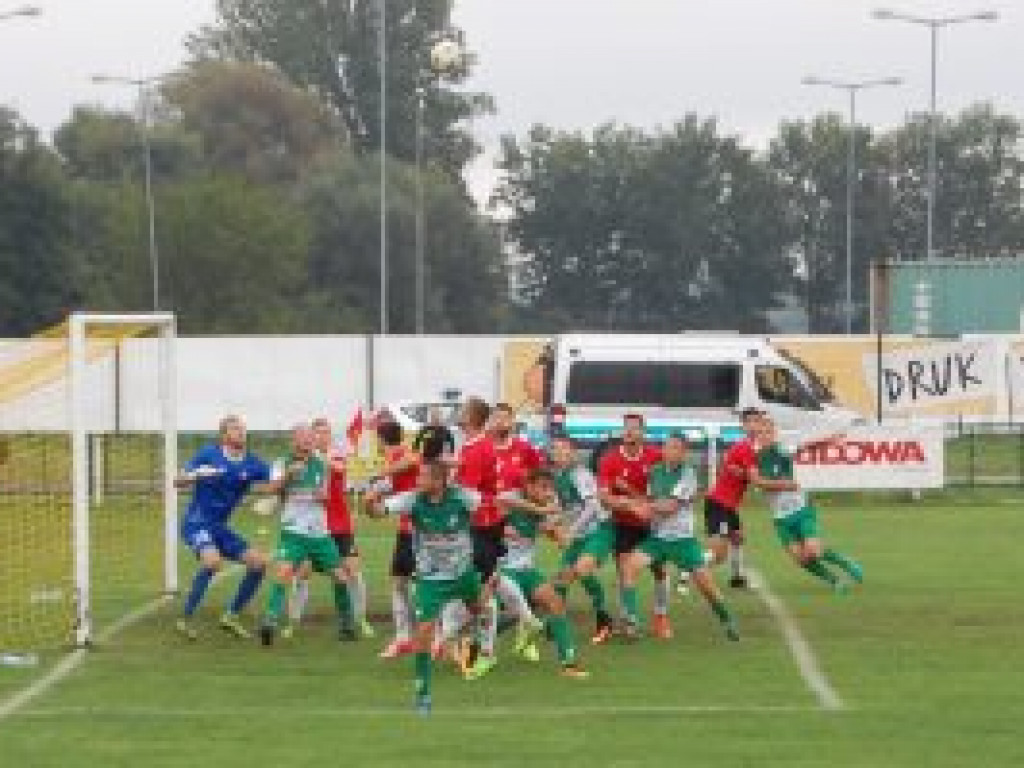 Rzutem na taśmę Pelikan pokonał Polonię