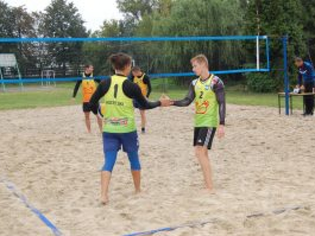 Siatkarze plażówki z Głowna zdominowali podium