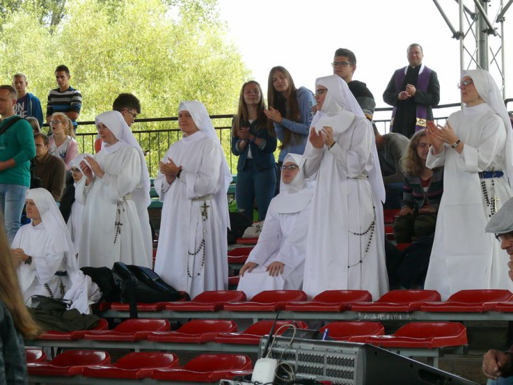 Wielbili Boga na Błoniach