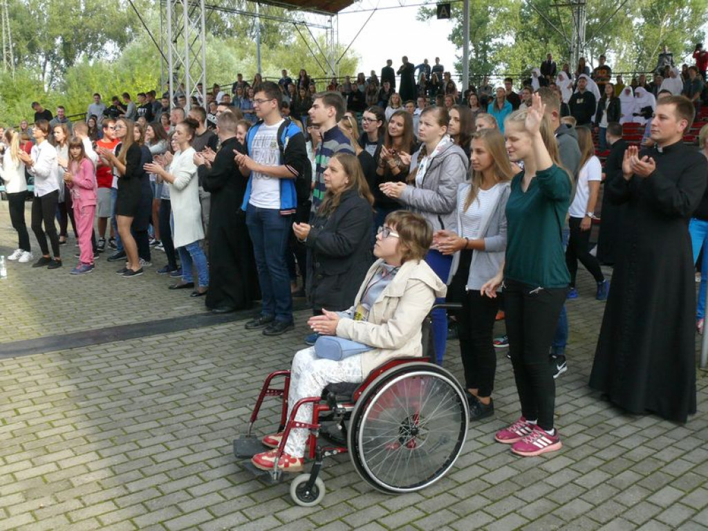 Wielbili Boga na Błoniach