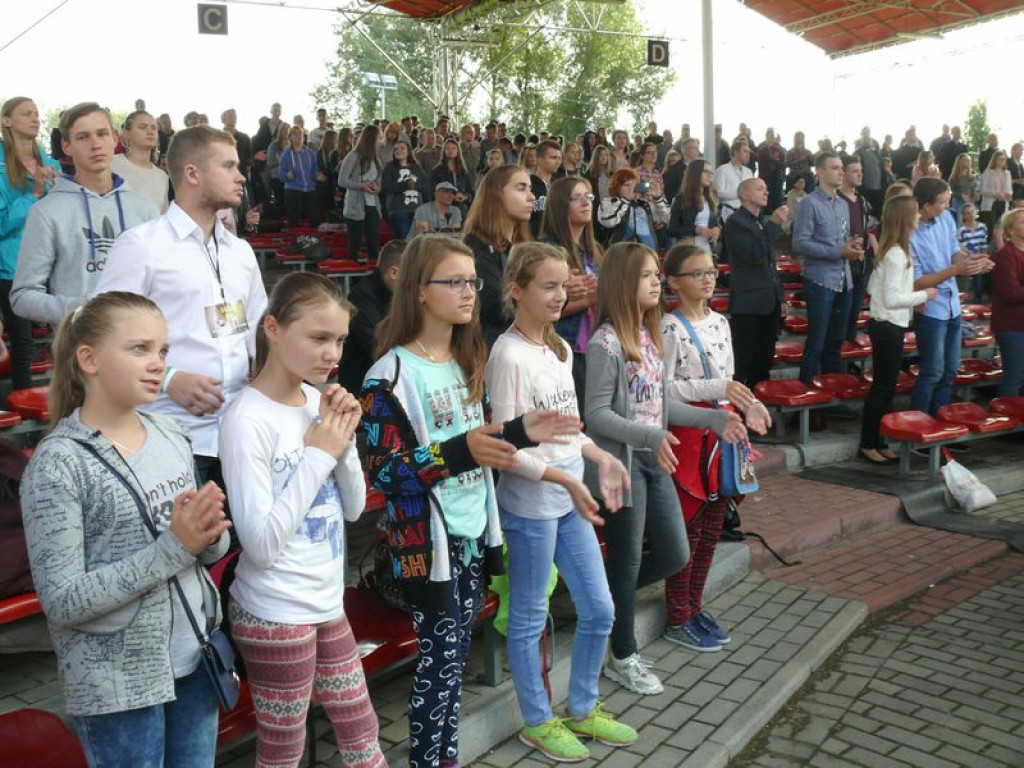 Wielbili Boga na Błoniach