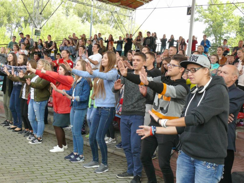 Wielbili Boga na Błoniach