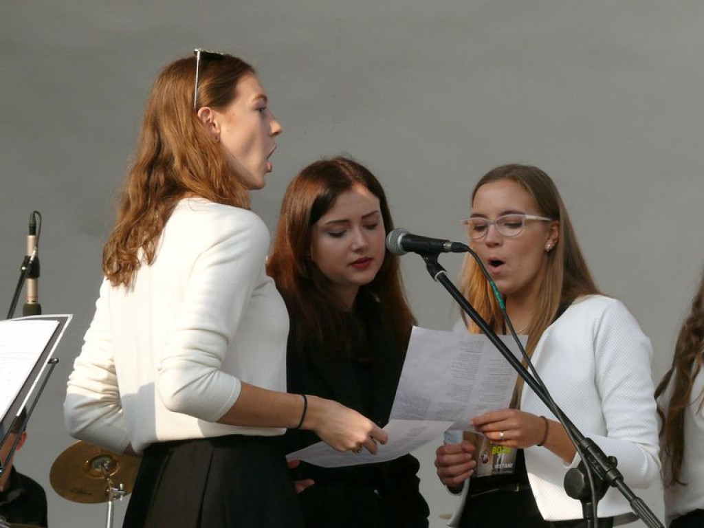 Wielbili Boga na Błoniach
