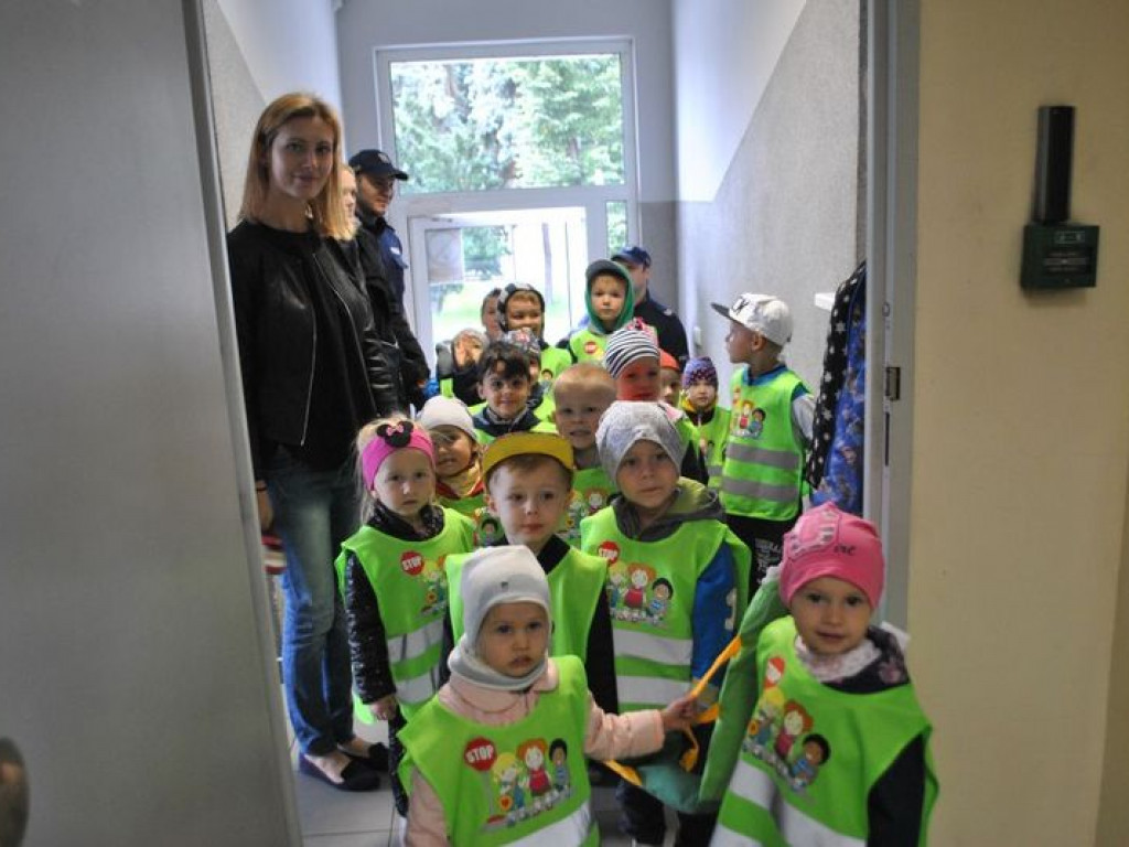 Policjanci edukują o bezpieczeństwie