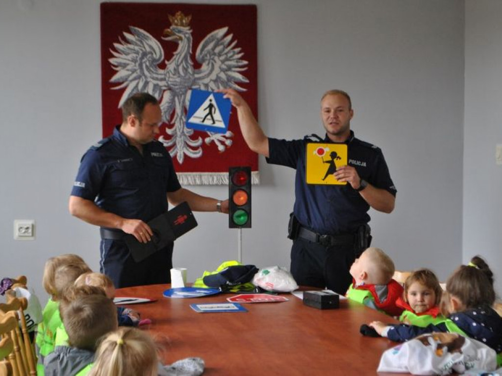 Policjanci edukują o bezpieczeństwie