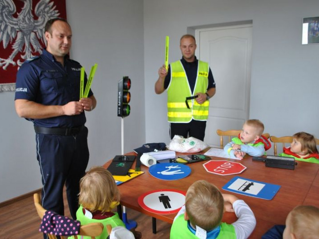 Policjanci edukują o bezpieczeństwie
