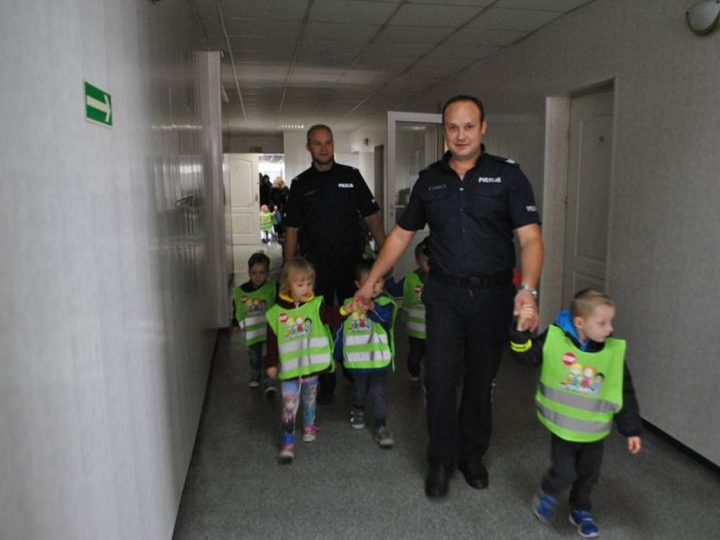 Policjanci edukują o bezpieczeństwie