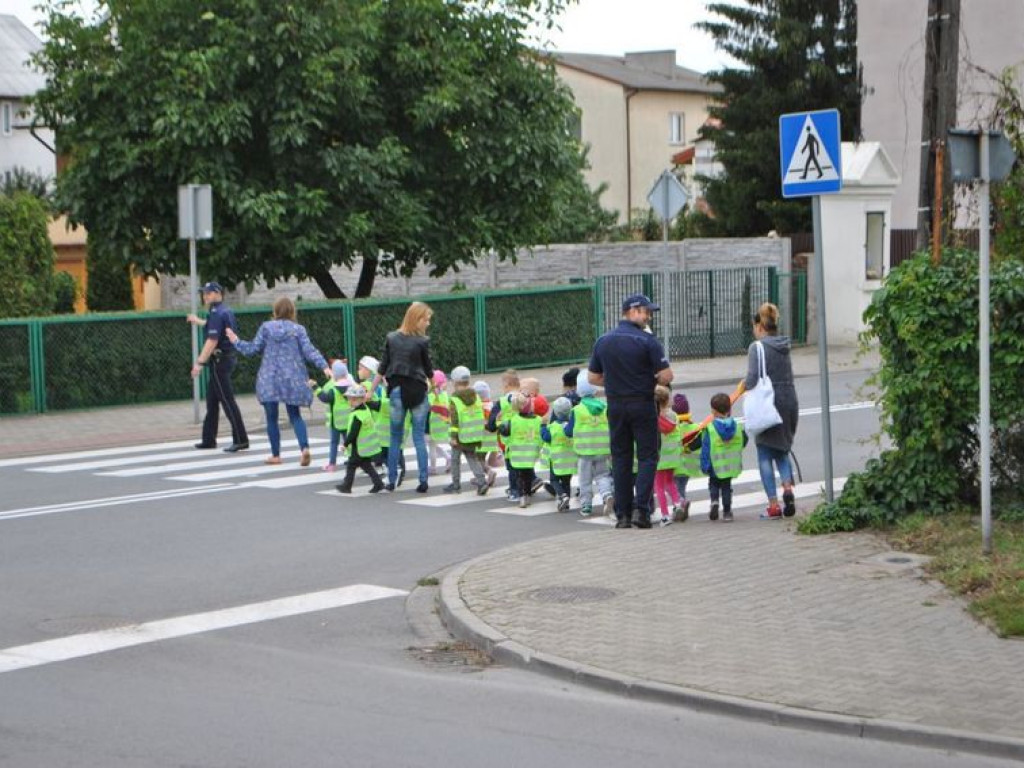 Policjanci edukują o bezpieczeństwie
