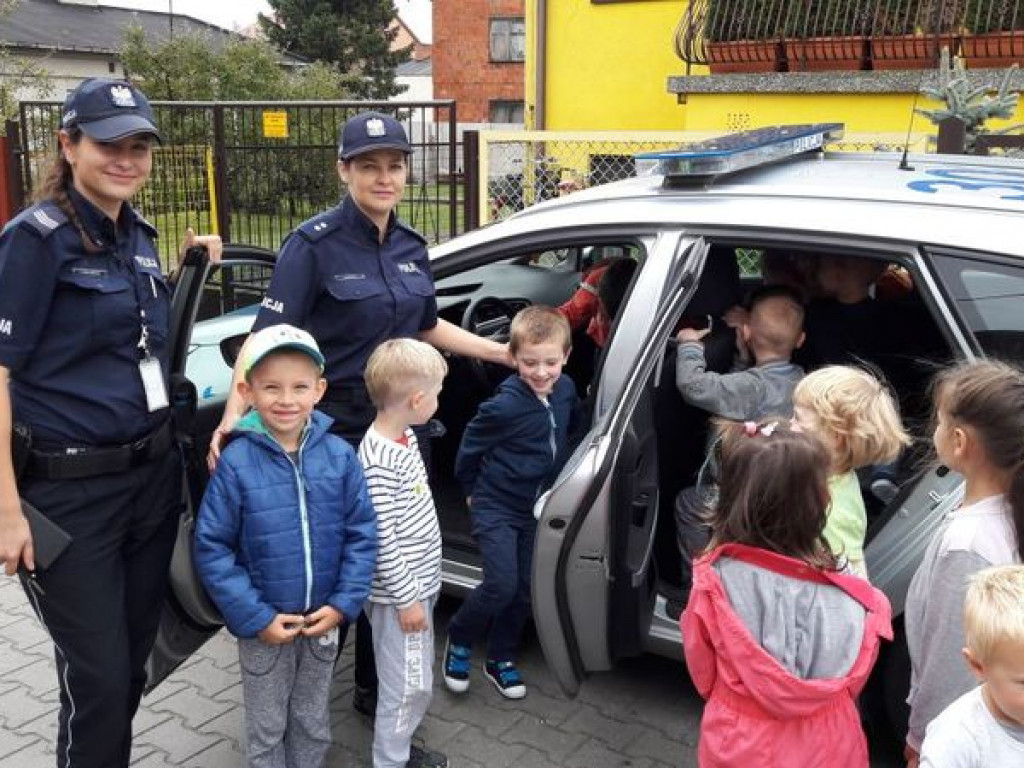 Policjanci edukują o bezpieczeństwie