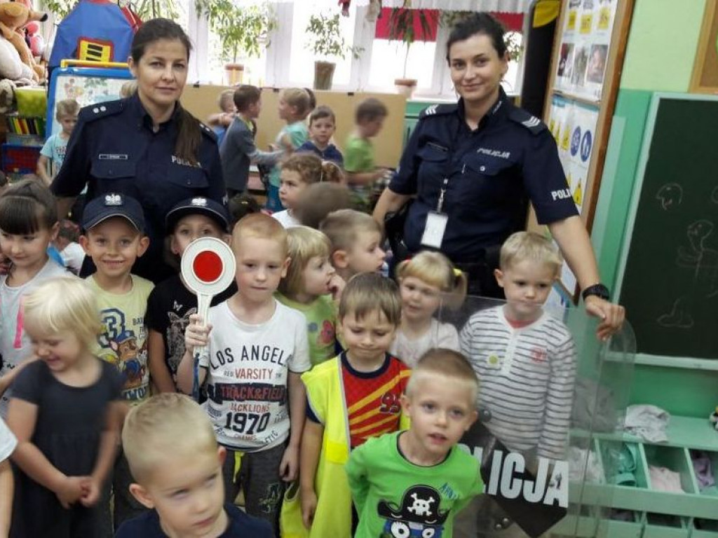Policjanci edukują o bezpieczeństwie