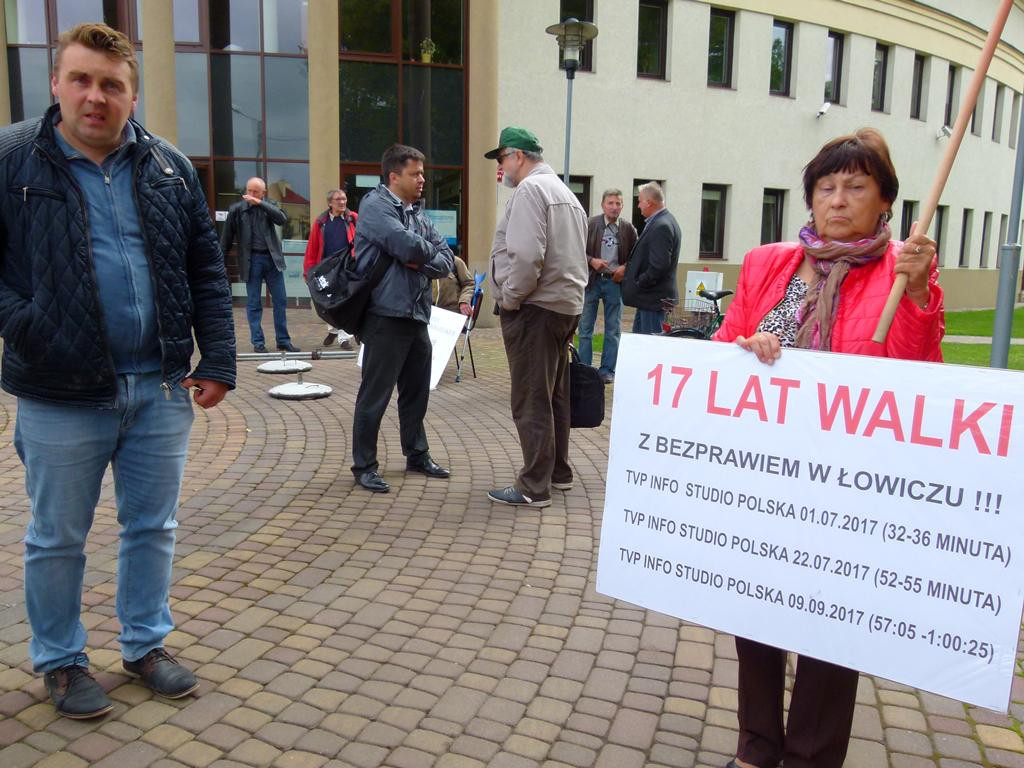Kolejna pikieta przed Sądem Rejonowym w Łowiczu