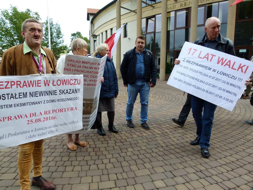 Kolejna pikieta przed Sądem Rejonowym w Łowiczu