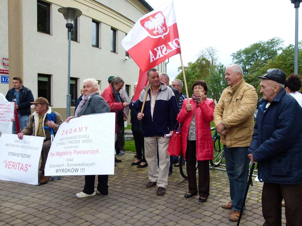 Kolejna pikieta przed Sądem Rejonowym w Łowiczu