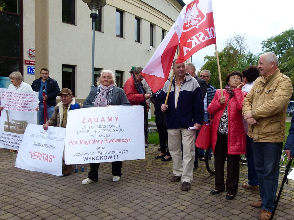 Kolejna pikieta przed Sądem Rejonowym w Łowiczu