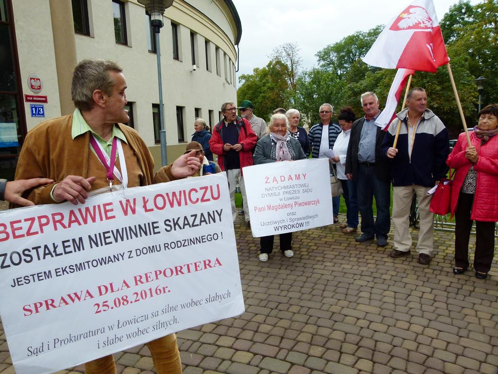 Kolejna pikieta przed Sądem Rejonowym w Łowiczu