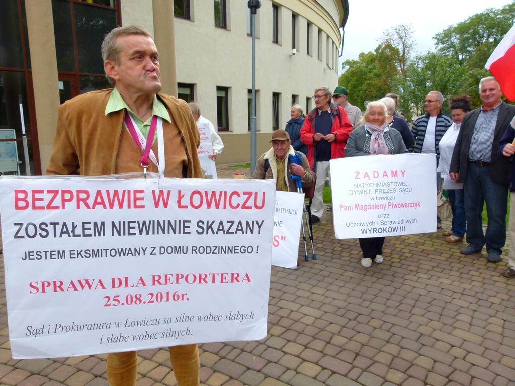 Kolejna pikieta przed Sądem Rejonowym w Łowiczu