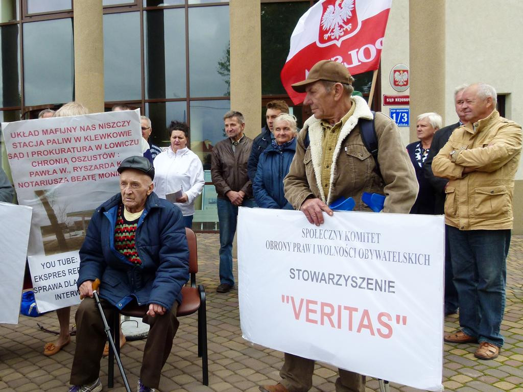 Kolejna pikieta przed Sądem Rejonowym w Łowiczu