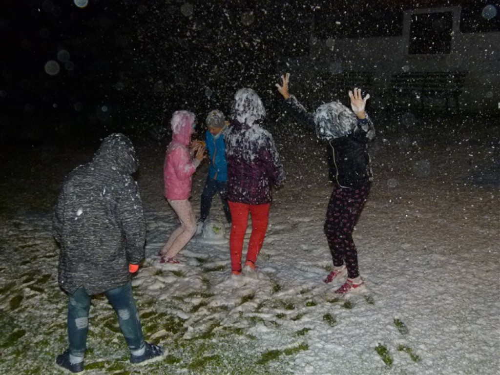 Śnieg na pożegnaniu lata w Bratoszewicach