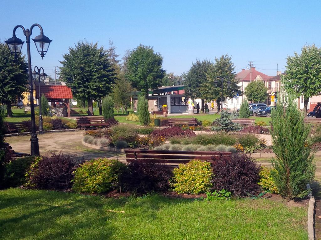 Pięknieje Rynek Kopernika w Kiernozi