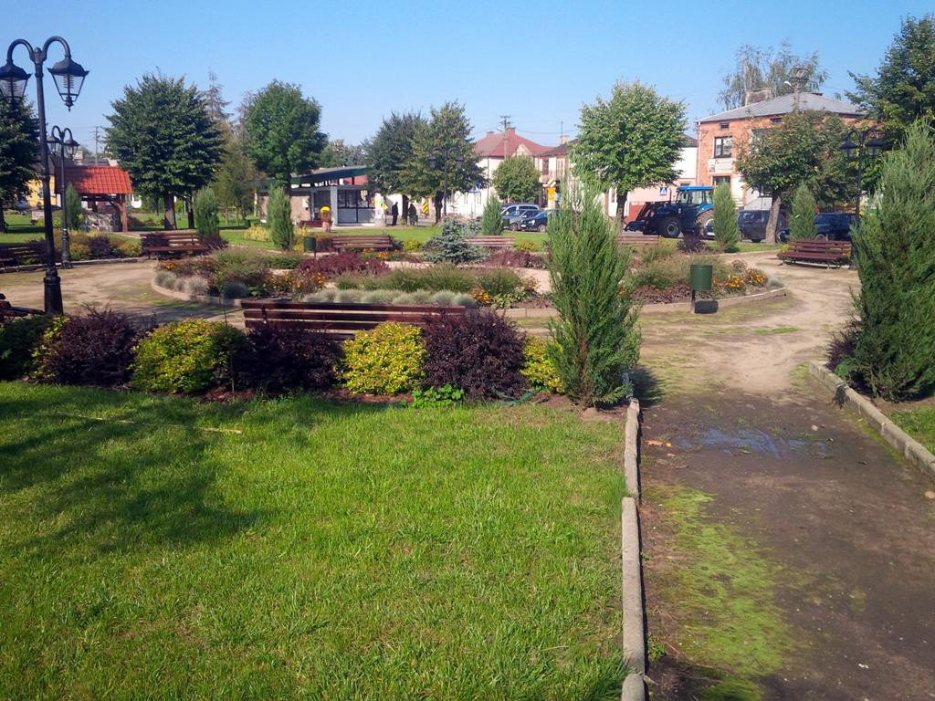 Pięknieje Rynek Kopernika w Kiernozi