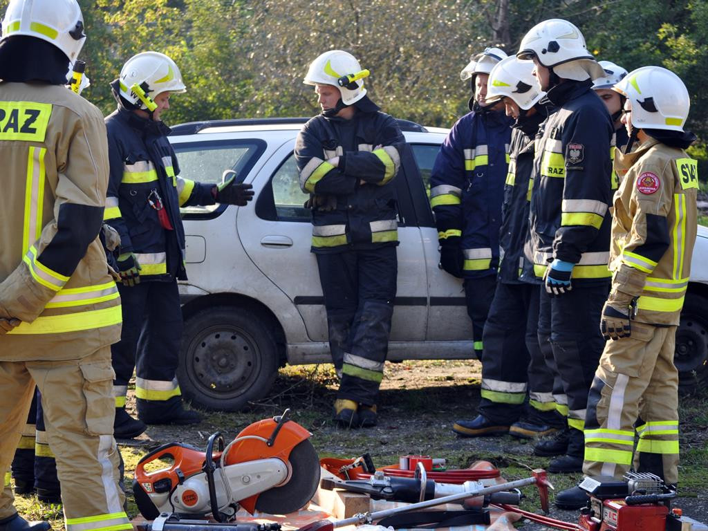 Cięli, wyginali, ratowali - ćwiczenia jednostek OSP w Głownie
