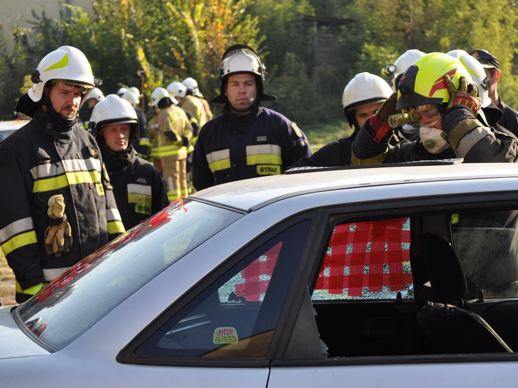 Cięli, wyginali, ratowali - ćwiczenia jednostek OSP w Głownie