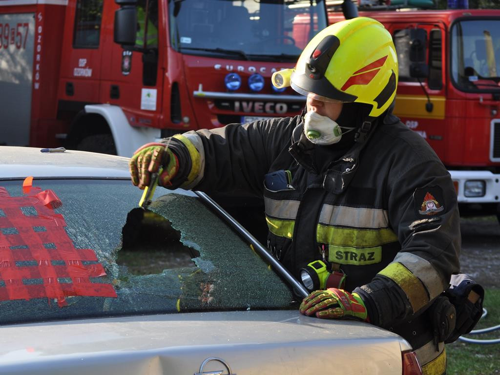 Cięli, wyginali, ratowali - ćwiczenia jednostek OSP w Głownie