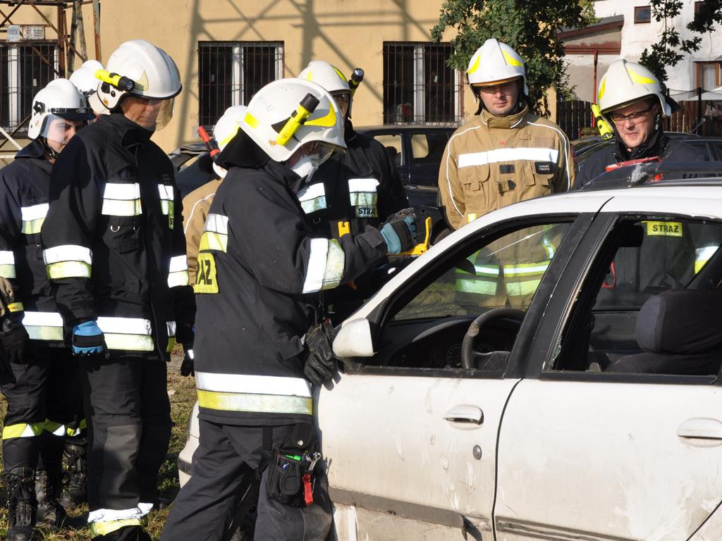 Cięli, wyginali, ratowali - ćwiczenia jednostek OSP w Głownie