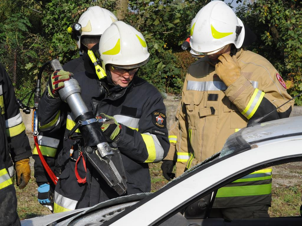 Cięli, wyginali, ratowali - ćwiczenia jednostek OSP w Głownie