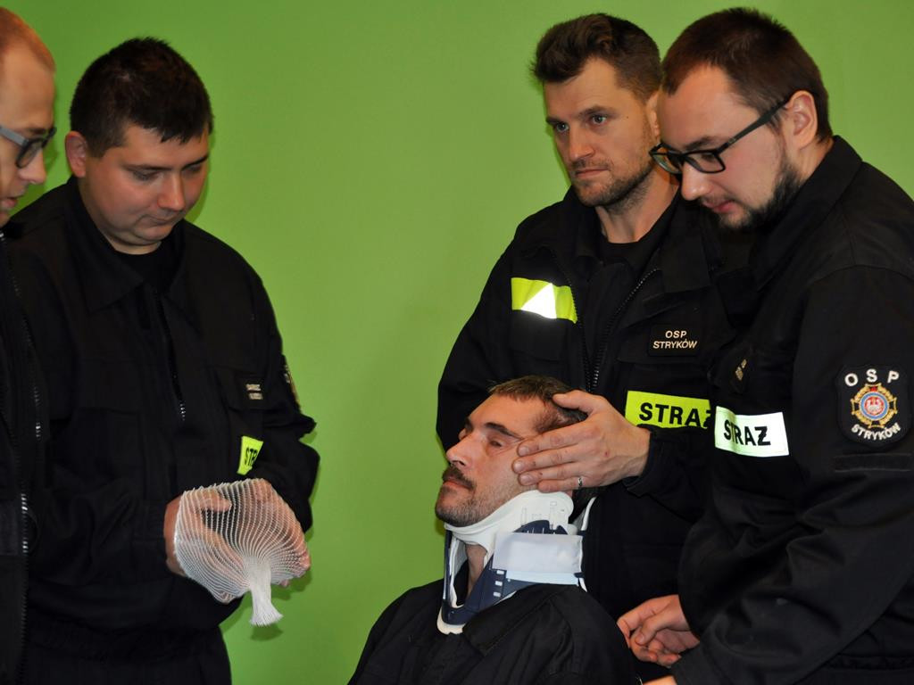 Cięli, wyginali, ratowali - ćwiczenia jednostek OSP w Głownie